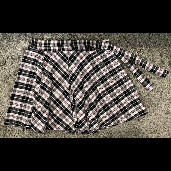 Black & Red Plaid Skirt - Picture 1 of 2